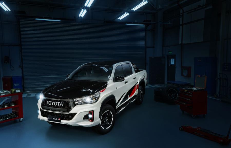  Toyota Hilux GR Sport Double Cab 2018 года  (LA) (фото 14 из 19)